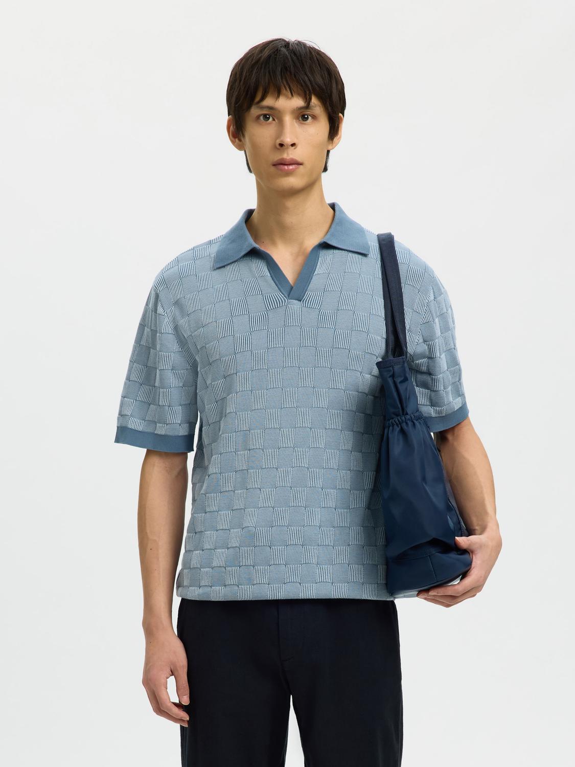 model_shot-front